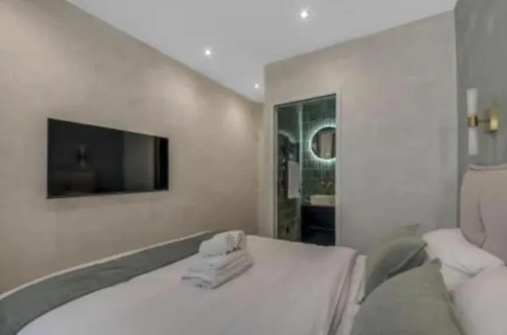 Maison De Charme Au Coeur De Batignolles Parijs Appartement