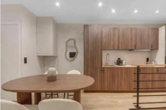 Maison De Charme Au Coeur De Batignolles Parijs