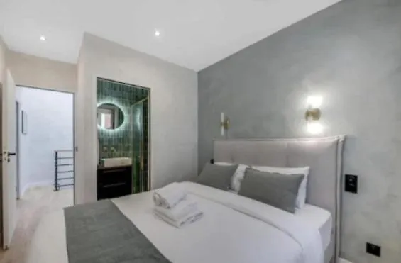 Maison De Charme Au Coeur De Batignolles Parijs Appartement