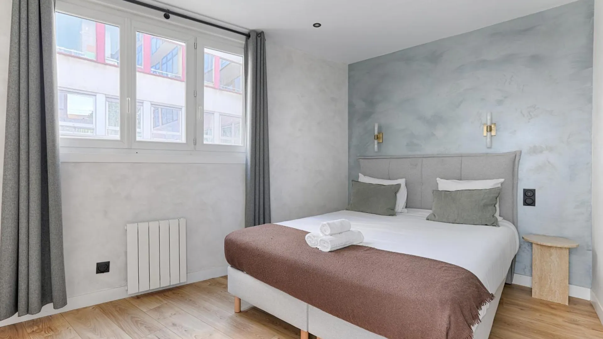Maison De Charme Au Coeur De Batignolles Parijs