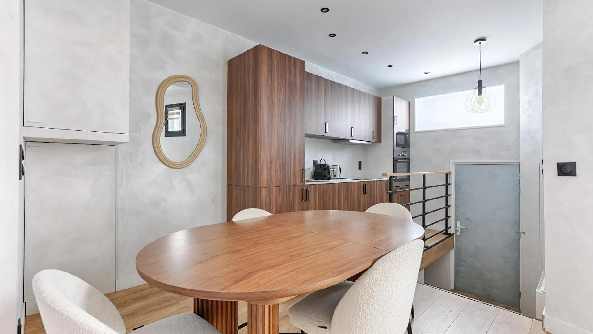 Maison De Charme Au Coeur De Batignolles Parijs